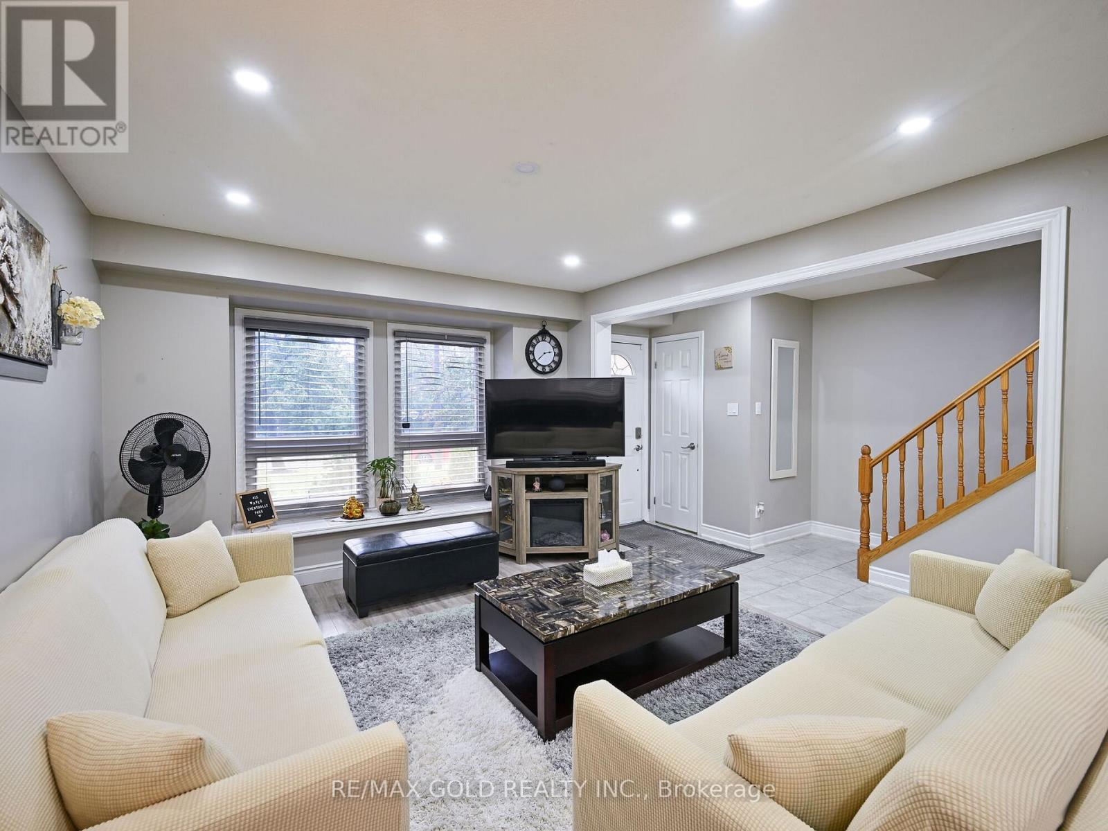 98 Centre Street N, Brampton, Ontario  L6V 2Z3 - Photo 6 - W12999734