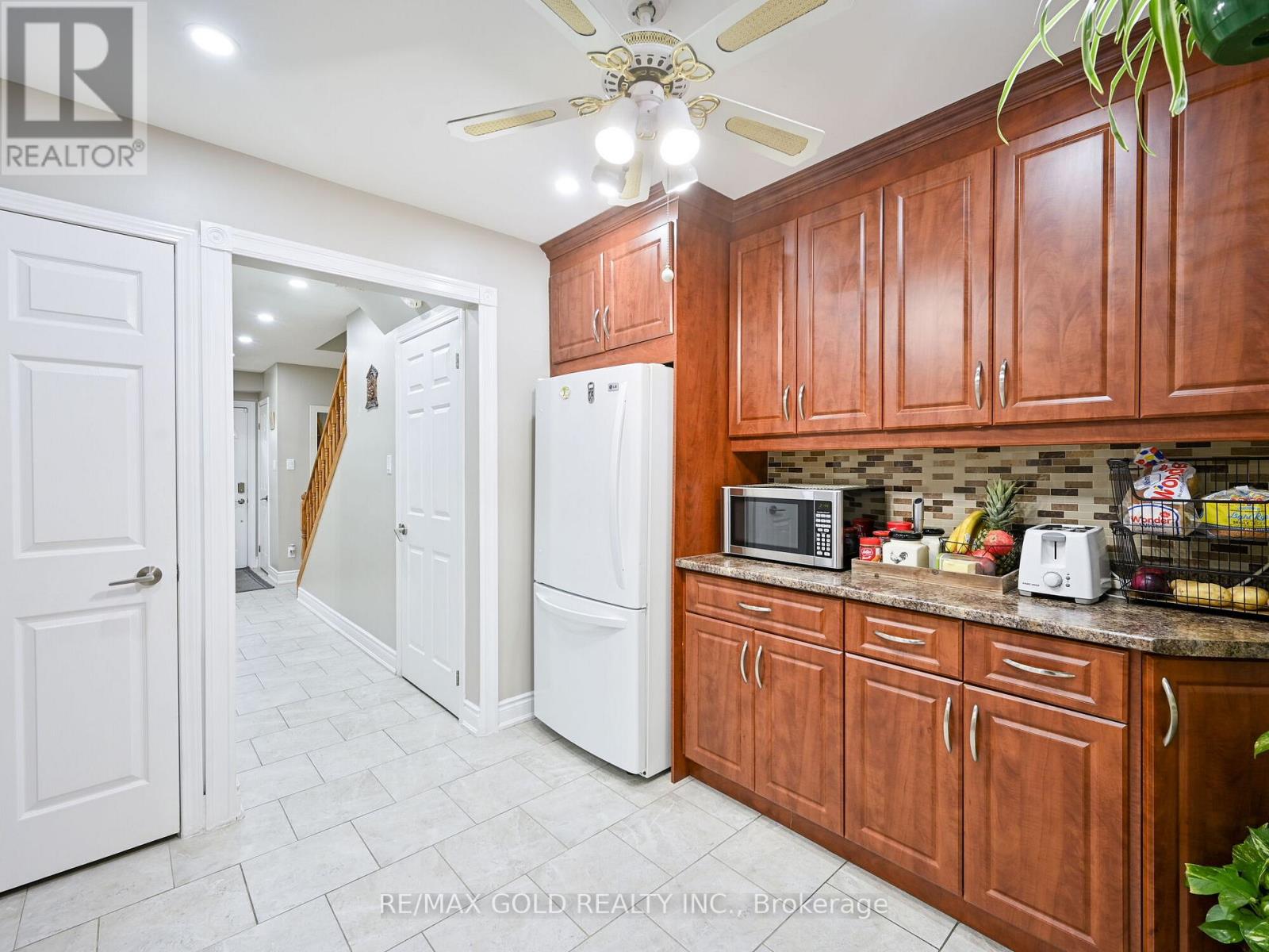 98 Centre Street N, Brampton, Ontario  L6V 2Z3 - Photo 9 - W12999734