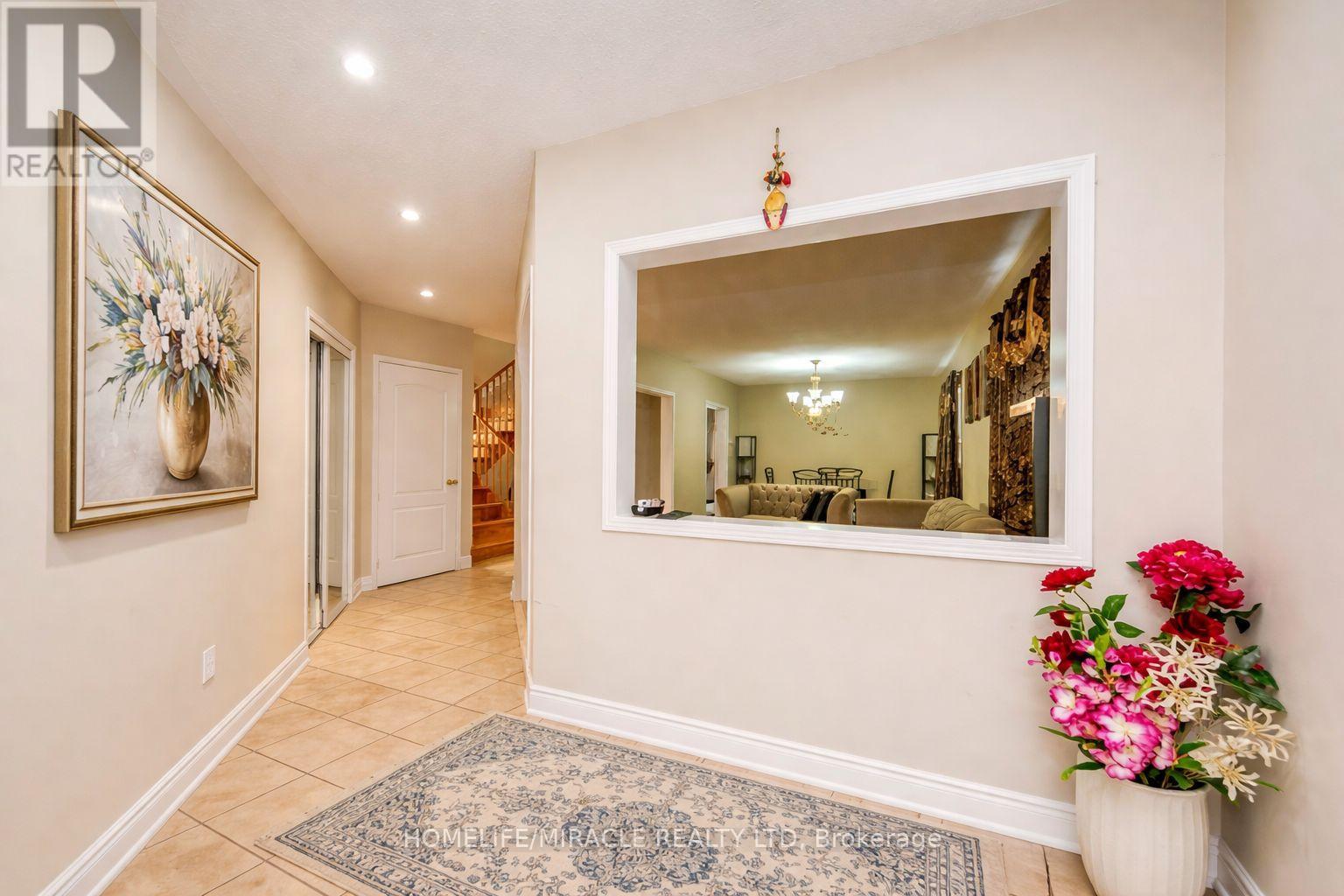 31 Binder Twine Trail, Brampton, Ontario L6X 4S5 - Photo 2 - W12999776