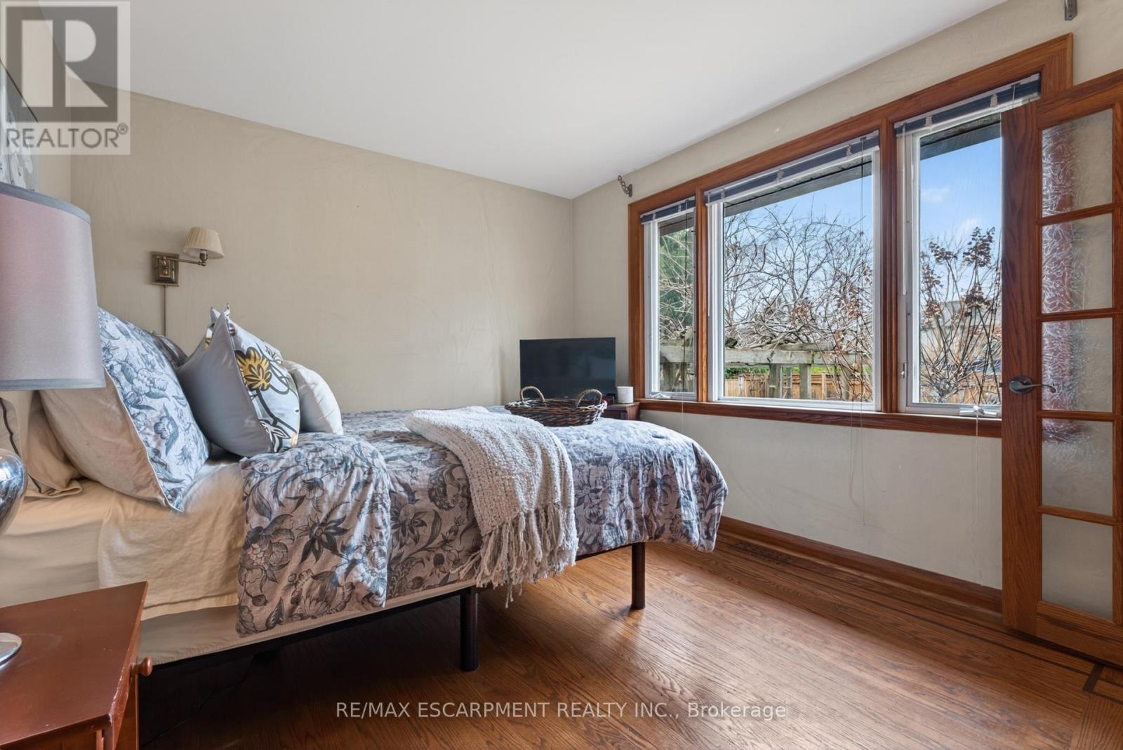 57 Park Avenue E, Burlington, Ontario  L7T 1Y2 - Photo 12 - W12999778