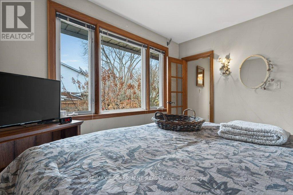 57 Park Avenue E, Burlington, Ontario  L7T 1Y2 - Photo 13 - W12999778