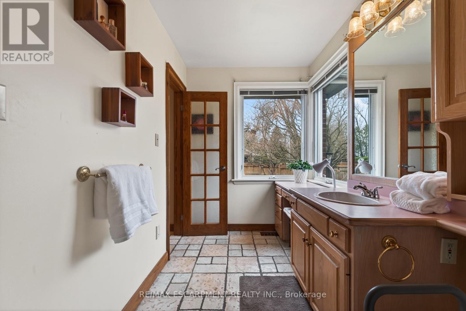 57 Park Avenue E, Burlington, Ontario  L7T 1Y2 - Photo 14 - W12999778