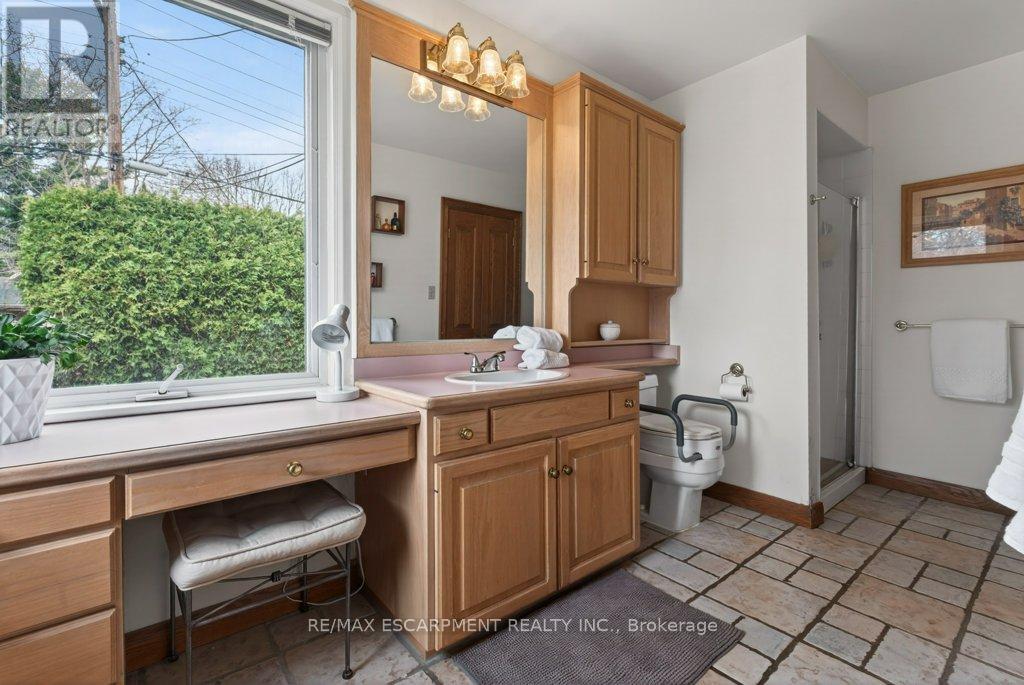 57 Park Avenue E, Burlington, Ontario  L7T 1Y2 - Photo 15 - W12999778