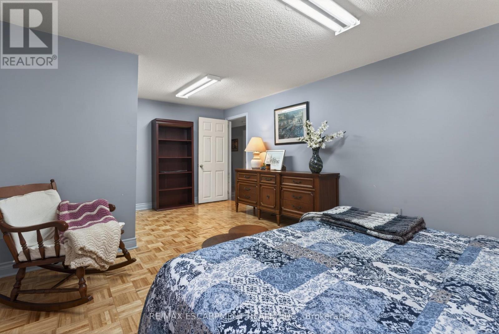 57 Park Avenue E, Burlington, Ontario  L7T 1Y2 - Photo 22 - W12999778