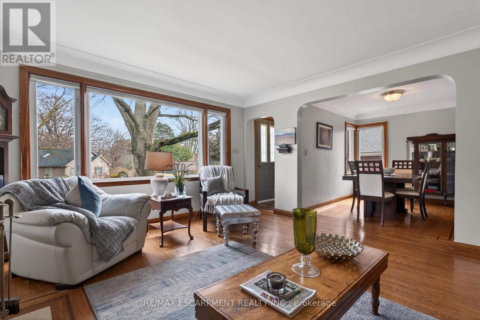 57 Park Avenue E, Burlington, Ontario  L7T 1Y2 - Photo 4 - W12999778