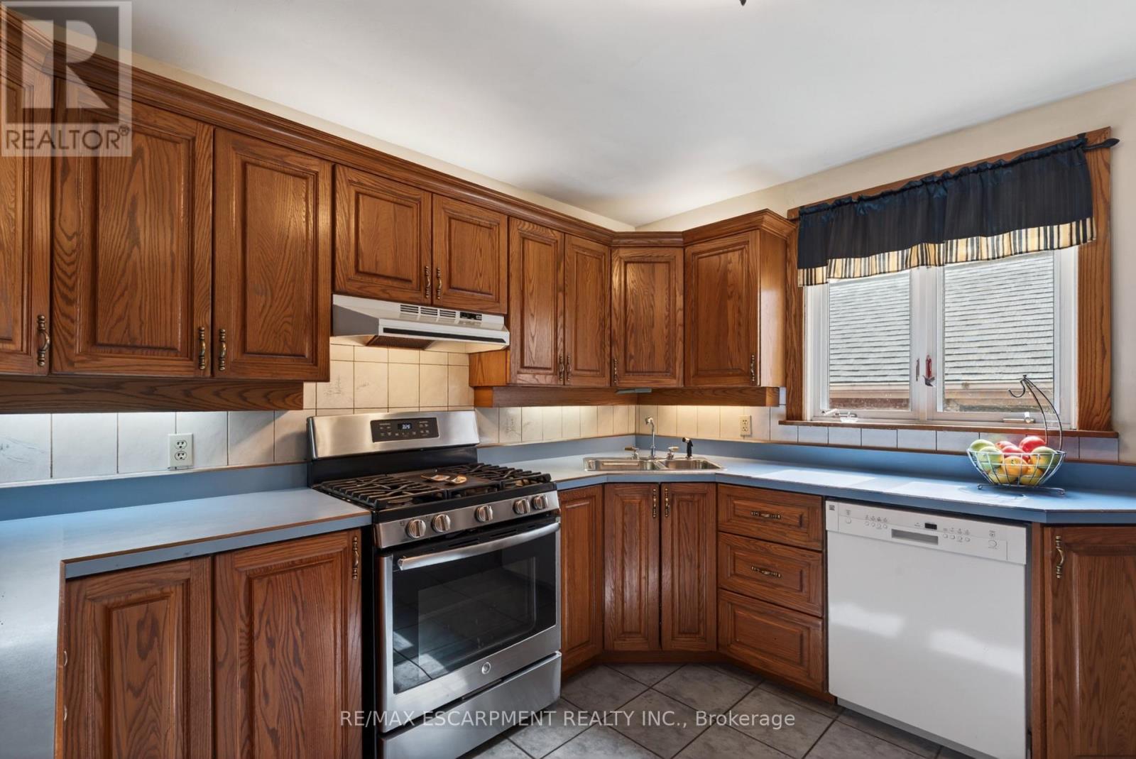 57 Park Avenue E, Burlington, Ontario  L7T 1Y2 - Photo 7 - W12999778