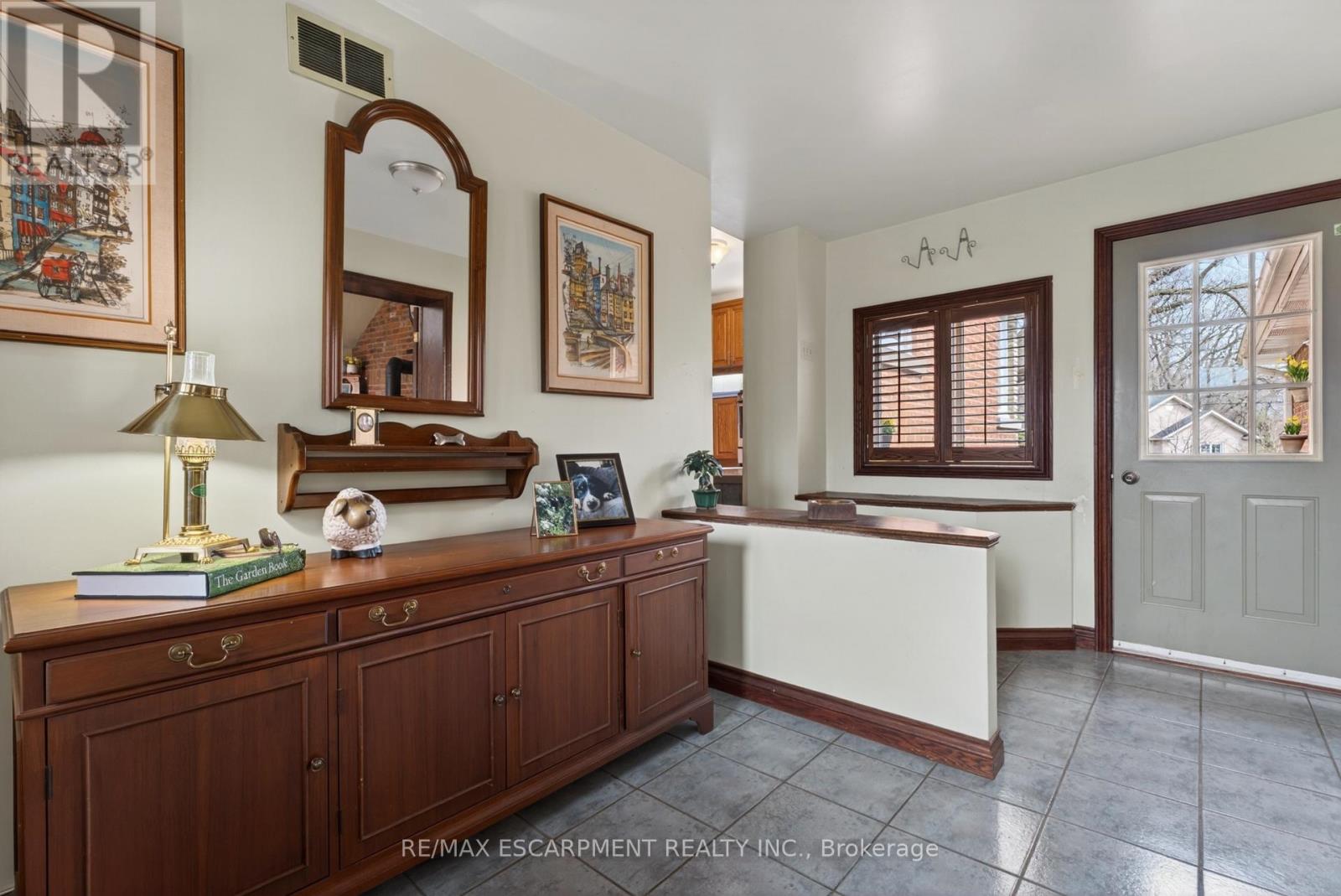 57 Park Avenue E, Burlington, Ontario  L7T 1Y2 - Photo 9 - W12999778