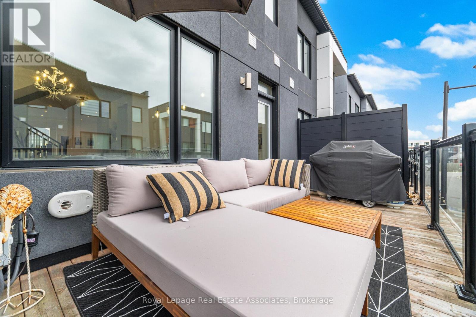 110 Huguenot Road W, Oakville, Ontario  L6H 0J6 - Photo 18 - W12999782