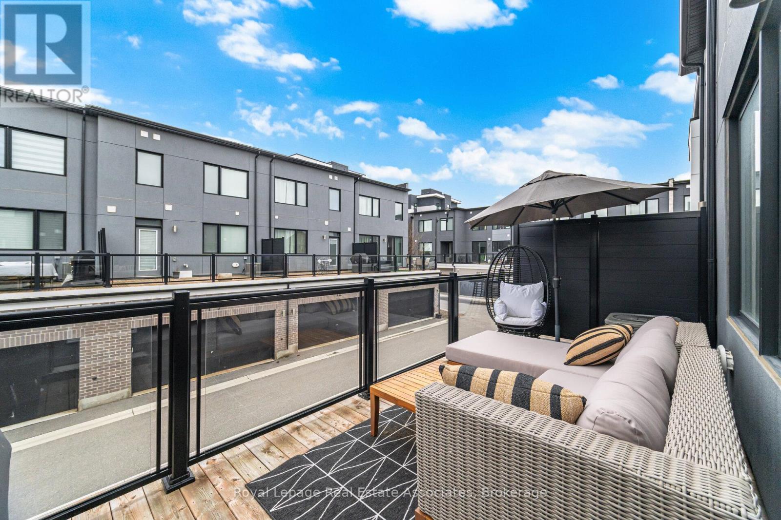 110 Huguenot Road W, Oakville, Ontario  L6H 0J6 - Photo 19 - W12999782