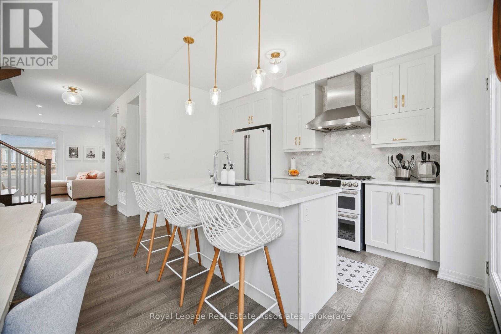 110 Huguenot Road W, Oakville, Ontario  L6H 0J6 - Photo 20 - W12999782