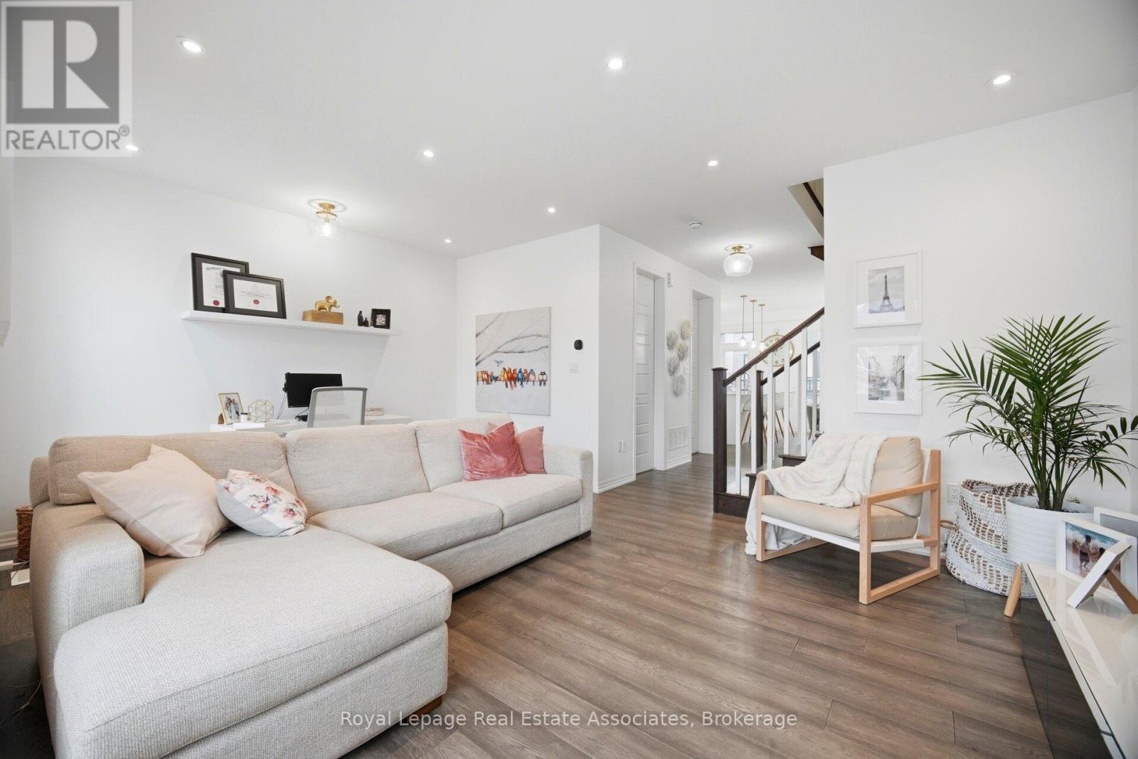 110 Huguenot Road W, Oakville, Ontario  L6H 0J6 - Photo 21 - W12999782