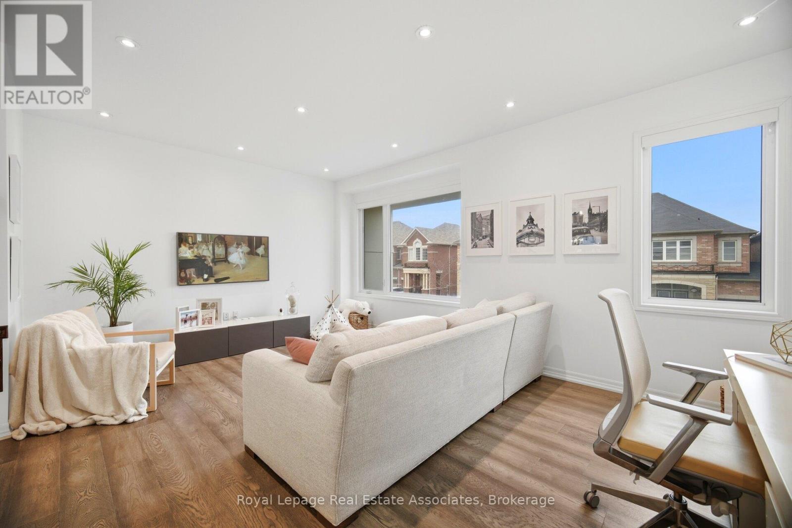 110 Huguenot Road W, Oakville, Ontario  L6H 0J6 - Photo 22 - W12999782