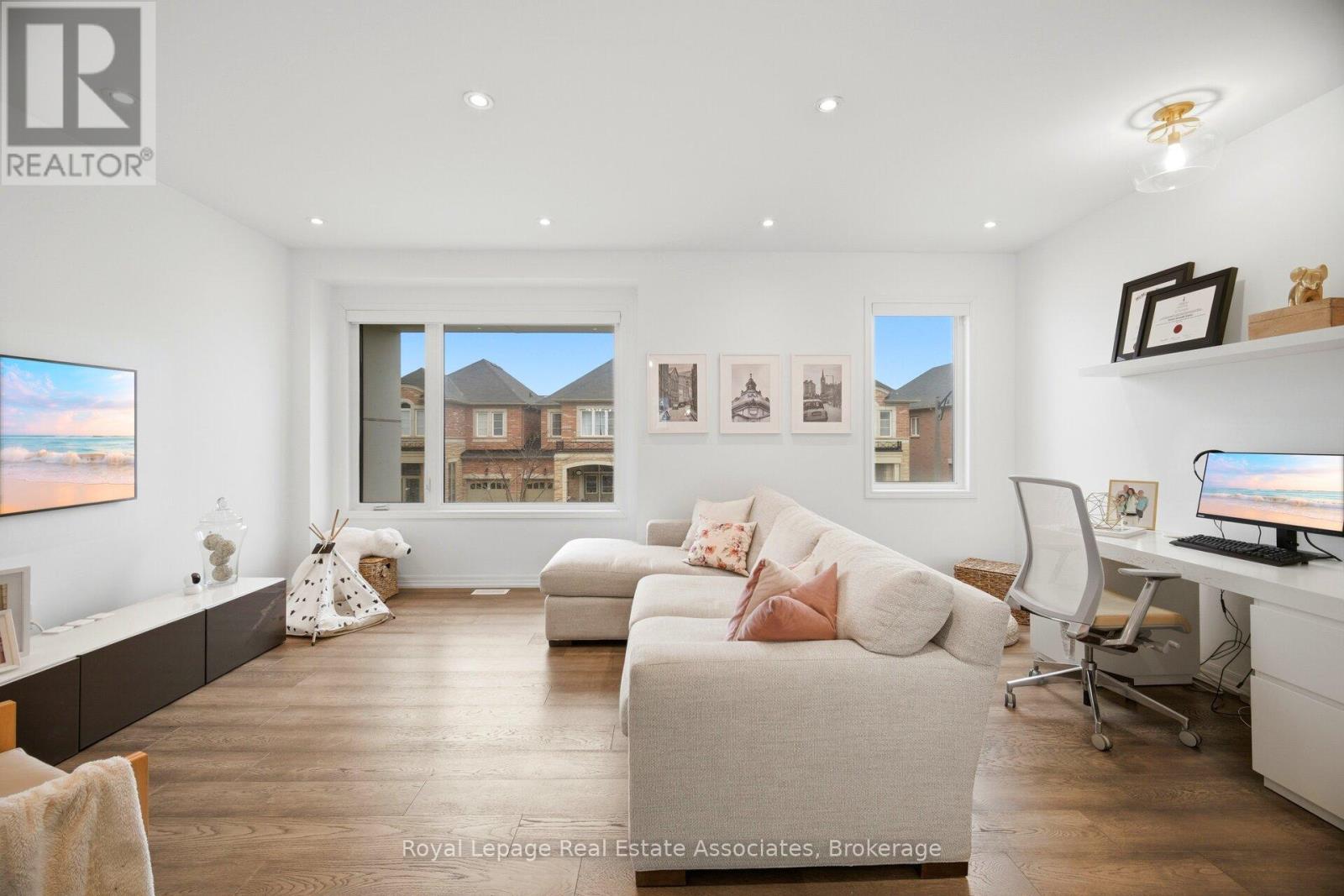 110 Huguenot Road W, Oakville, Ontario  L6H 0J6 - Photo 24 - W12999782