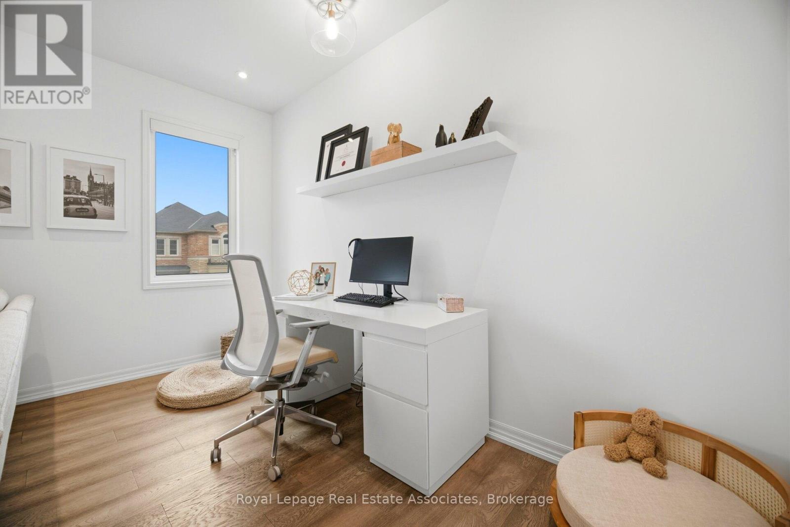 110 Huguenot Road W, Oakville, Ontario  L6H 0J6 - Photo 25 - W12999782