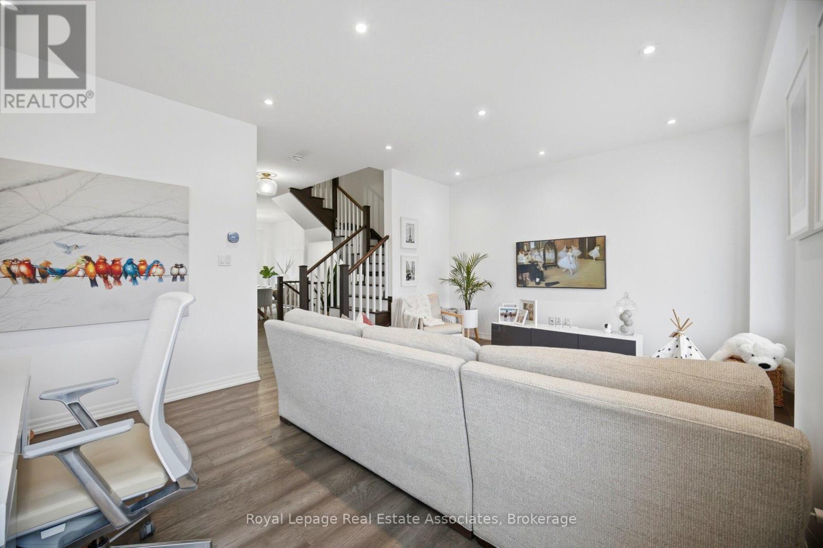 110 Huguenot Road W, Oakville, Ontario  L6H 0J6 - Photo 26 - W12999782