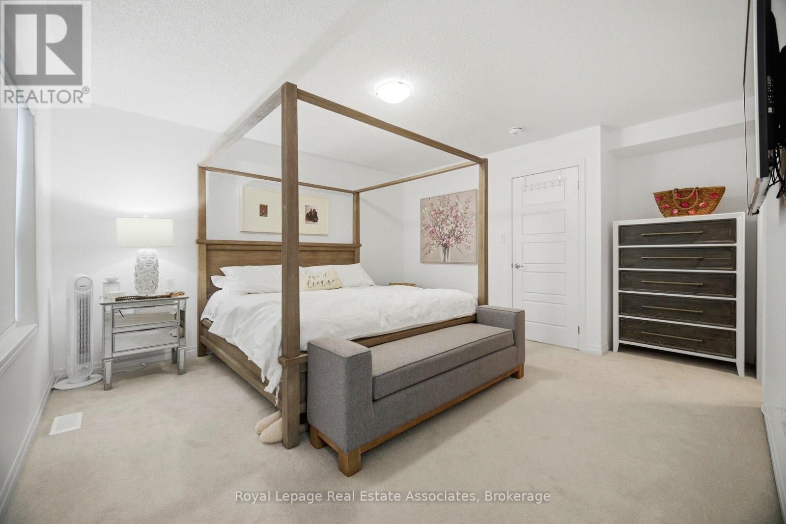 110 Huguenot Road W, Oakville, Ontario  L6H 0J6 - Photo 32 - W12999782