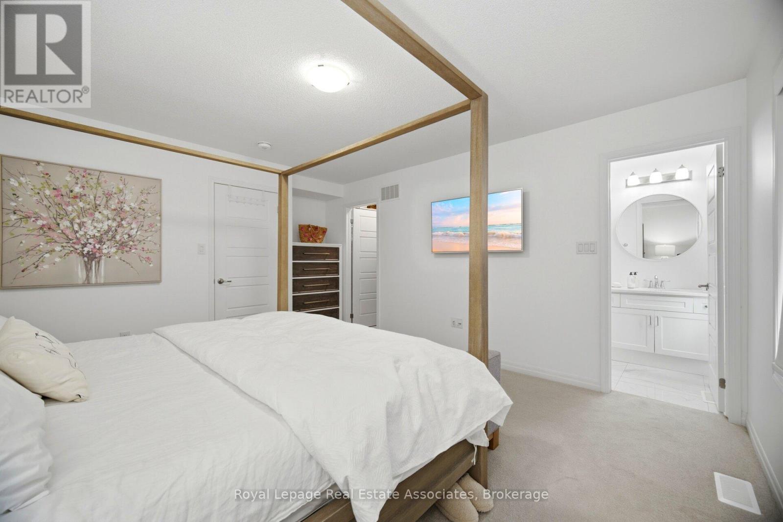 110 Huguenot Road W, Oakville, Ontario  L6H 0J6 - Photo 33 - W12999782