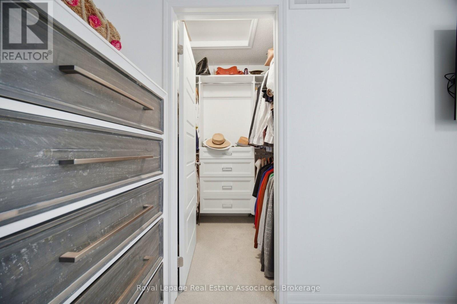 110 Huguenot Road W, Oakville, Ontario  L6H 0J6 - Photo 35 - W12999782