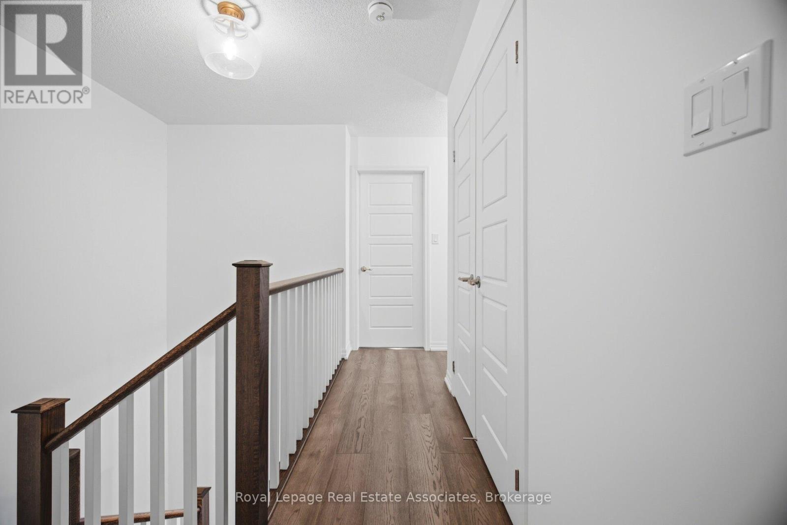 110 Huguenot Road W, Oakville, Ontario  L6H 0J6 - Photo 36 - W12999782