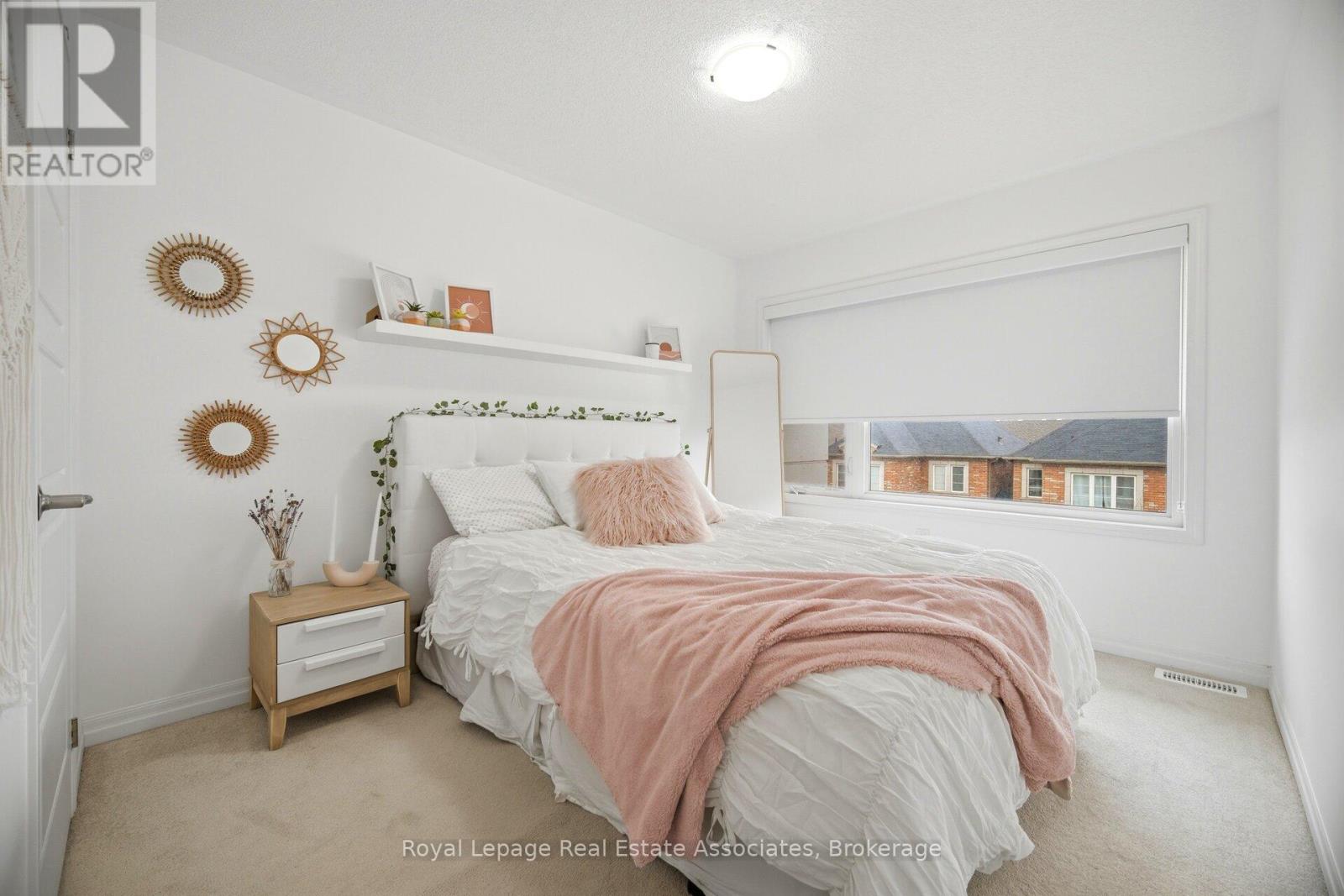 110 Huguenot Road W, Oakville, Ontario  L6H 0J6 - Photo 37 - W12999782