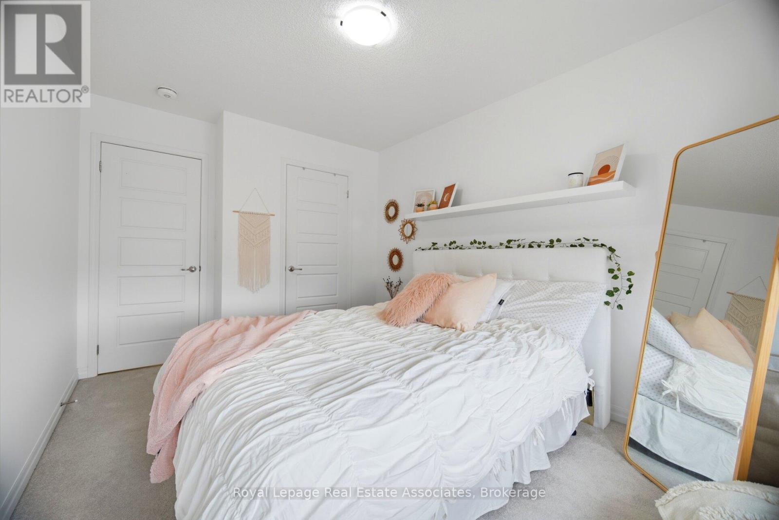 110 Huguenot Road W, Oakville, Ontario  L6H 0J6 - Photo 38 - W12999782