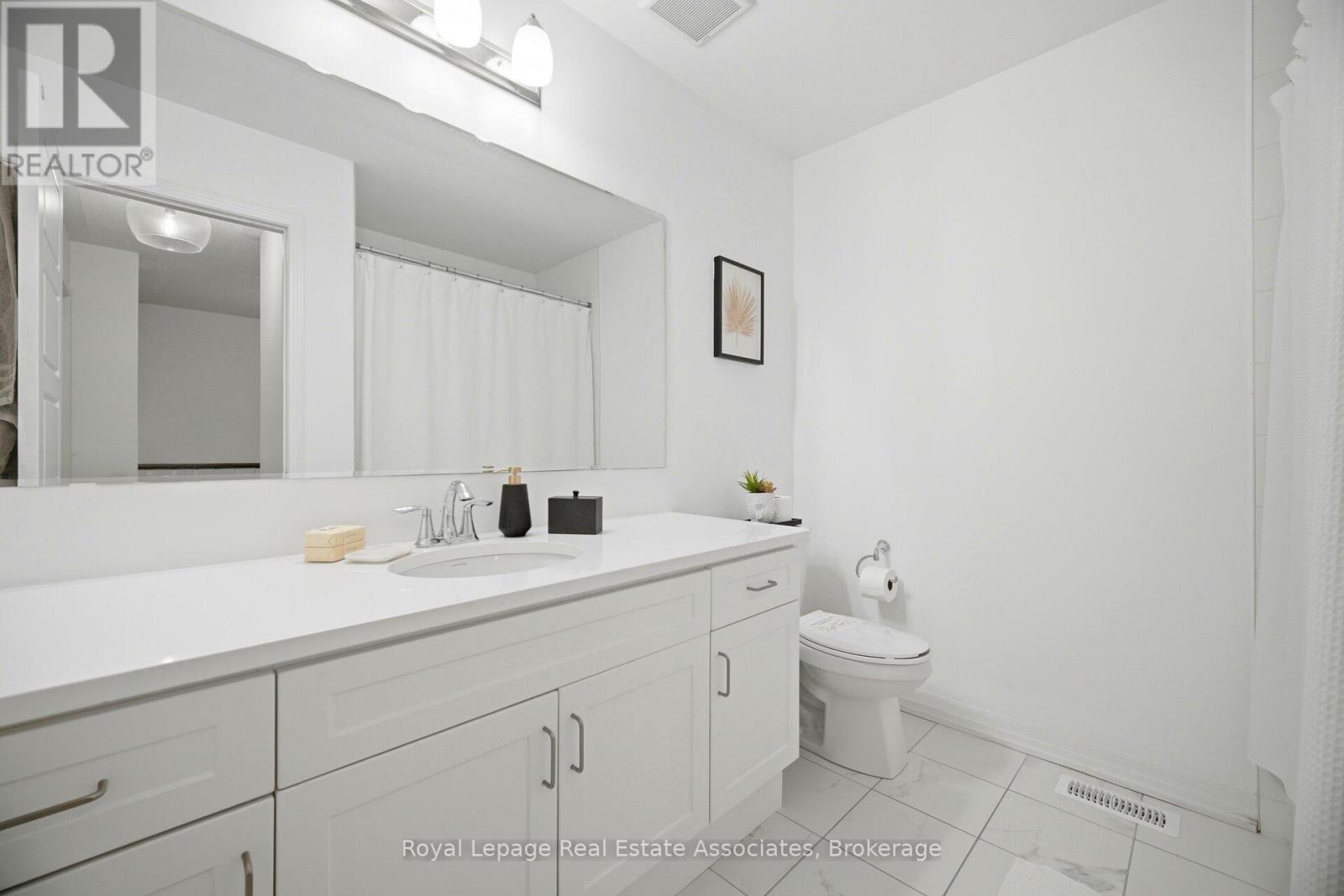 110 Huguenot Road W, Oakville, Ontario  L6H 0J6 - Photo 41 - W12999782