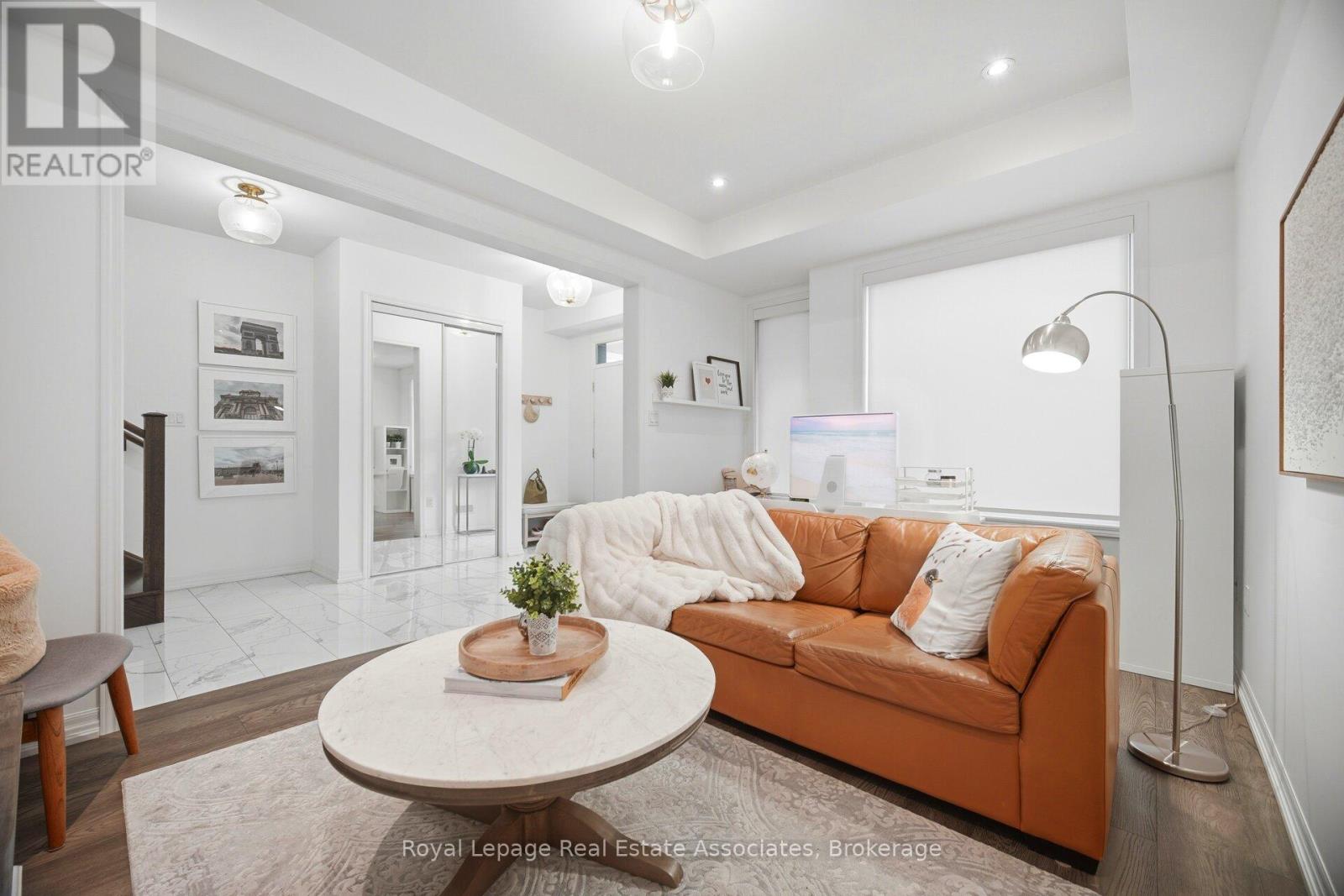 110 Huguenot Road W, Oakville, Ontario  L6H 0J6 - Photo 45 - W12999782