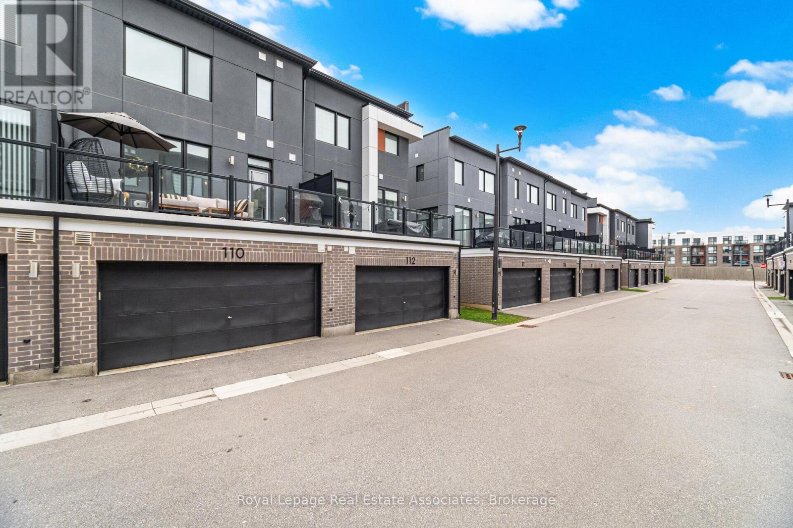 110 Huguenot Road W, Oakville, Ontario  L6H 0J6 - Photo 50 - W12999782