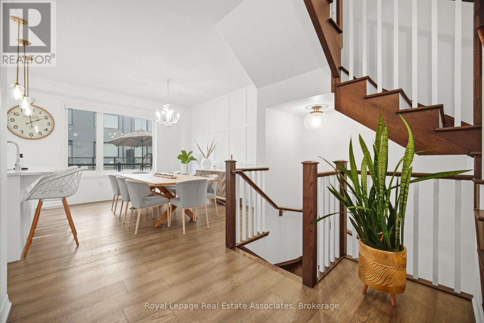 110 Huguenot Road W, Oakville, Ontario  L6H 0J6 - Photo 8 - W12999782