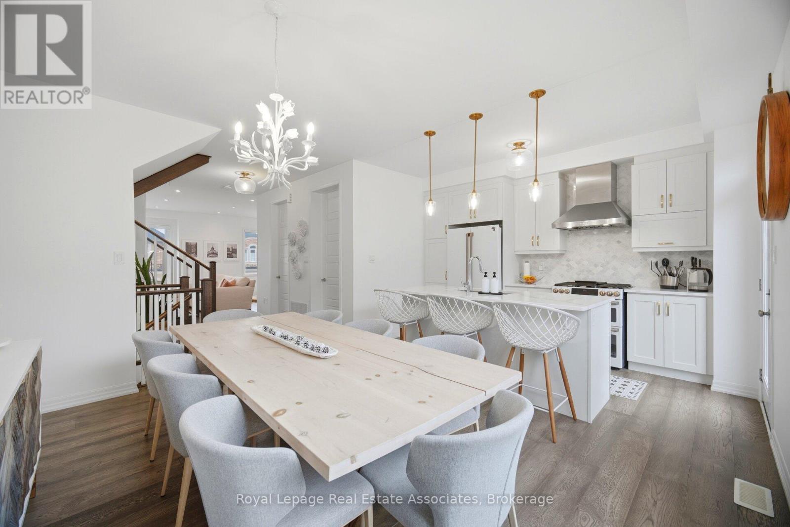 110 Huguenot Road W, Oakville, Ontario  L6H 0J6 - Photo 9 - W12999782