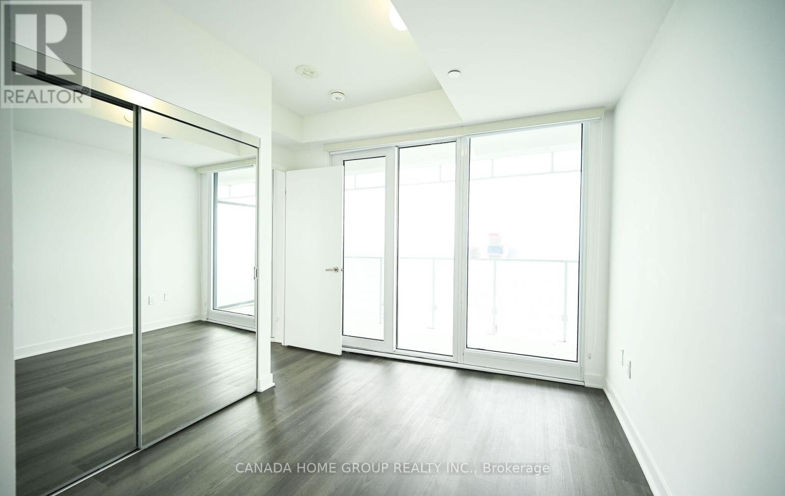 5310 - 3900 Confederation Parkway, Mississauga, Ontario  L5B 0M3 - Photo 17 - W12999784