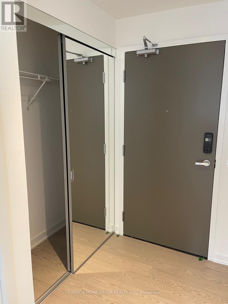 2411 - 448 Burnhamthorpe Road W, Mississauga, Ontario  L5B 0R4 - Photo 4 - W12999794