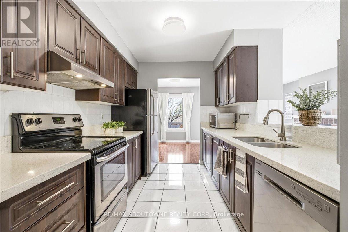 1148 Bridlewood Trail, Oakville, Ontario  L6M 2L2 - Photo 13 - W12999800