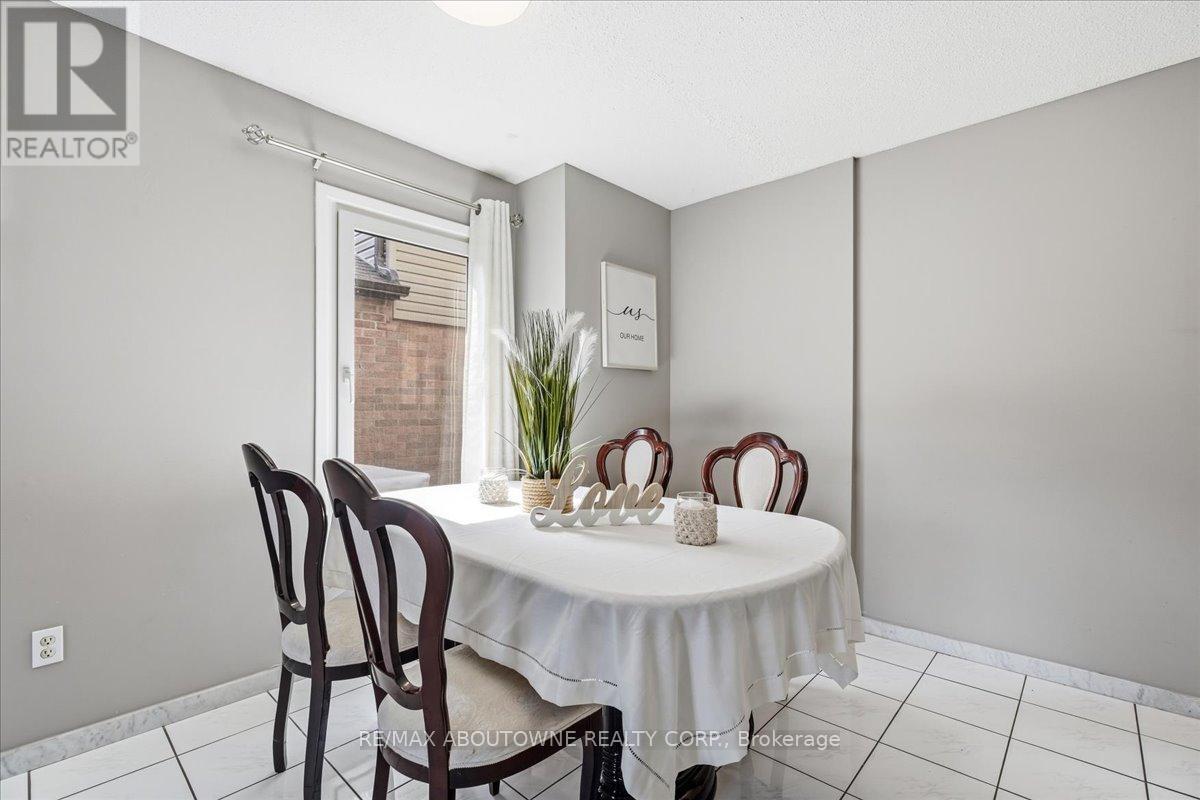 1148 Bridlewood Trail, Oakville, Ontario  L6M 2L2 - Photo 15 - W12999800