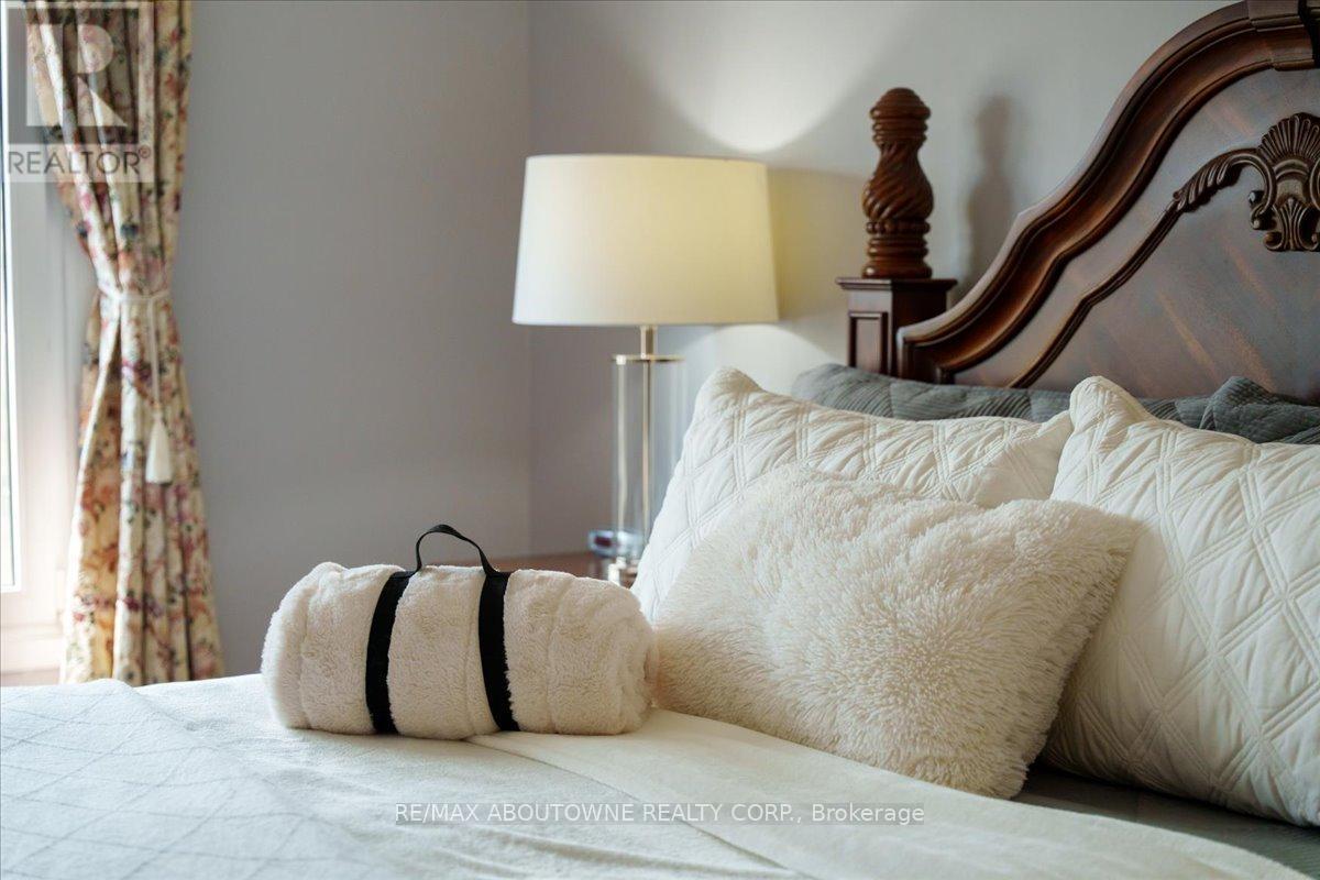 1148 Bridlewood Trail, Oakville, Ontario  L6M 2L2 - Photo 26 - W12999800