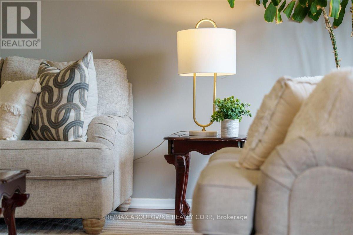 1148 Bridlewood Trail, Oakville, Ontario  L6M 2L2 - Photo 8 - W12999800