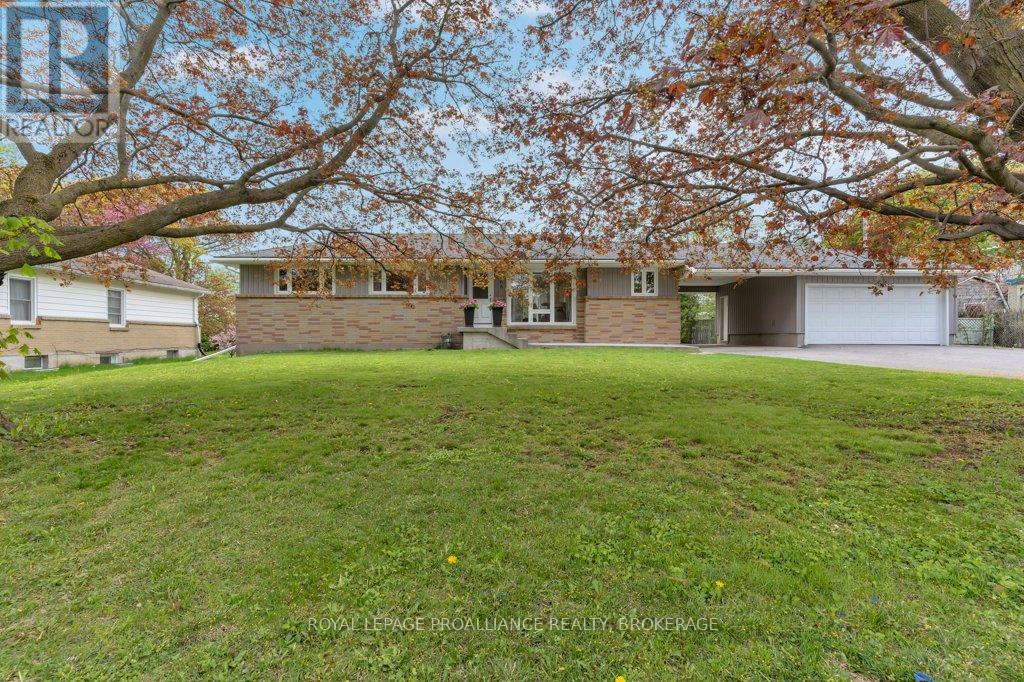 168 Avenue Road, Kingston, Ontario K7M 1C5 - Photo 2 - X12770722