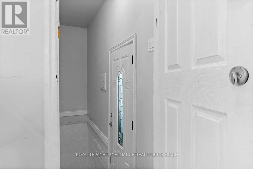 168 Avenue Road, Kingston, Ontario K7M 1C5 - Photo 22 - X12770722