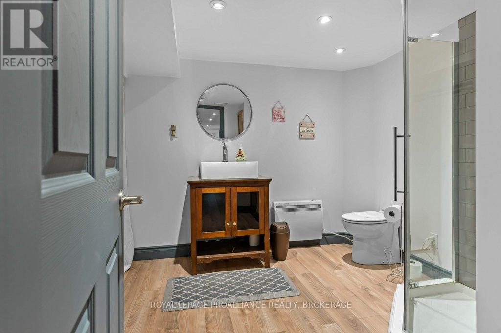 168 Avenue Road, Kingston, Ontario K7M 1C5 - Photo 27 - X12770722