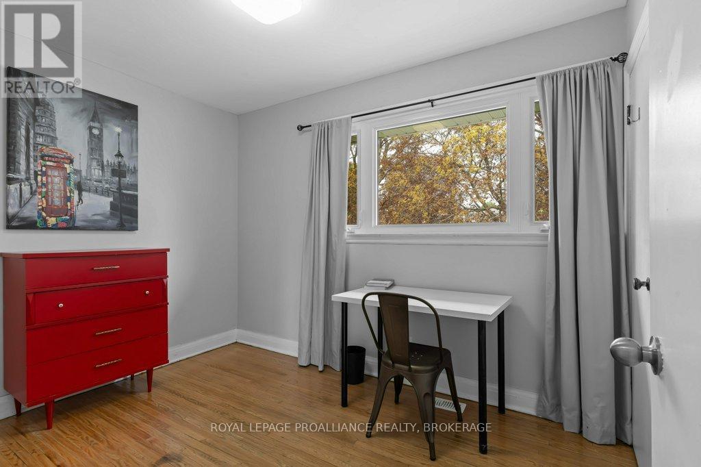 168 Avenue Road, Kingston, Ontario K7M 1C5 - Photo 12 - X12770722