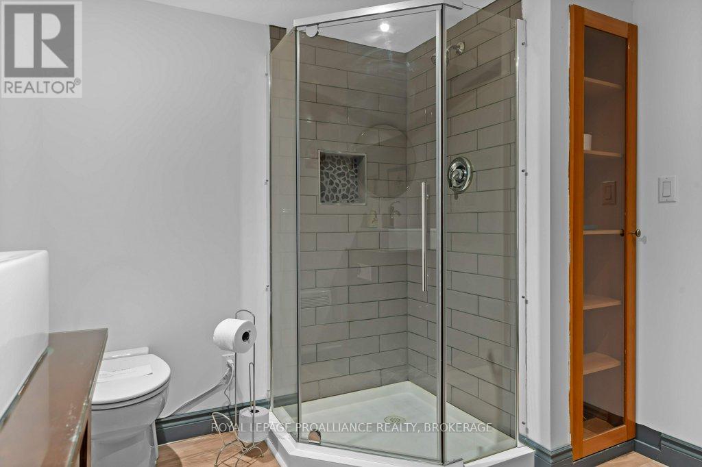 168 Avenue Road, Kingston, Ontario K7M 1C5 - Photo 28 - X12770722