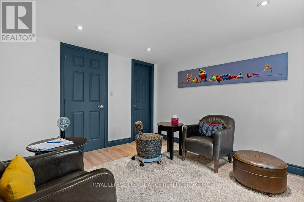 168 Avenue Road, Kingston, Ontario K7M 1C5 - Photo 36 - X12770722