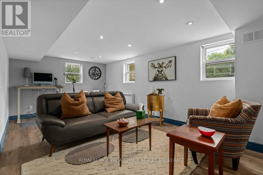 168 Avenue Road, Kingston, Ontario K7M 1C5 - Photo 32 - X12770722