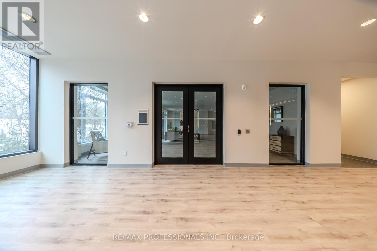 109 - 107 Roger Street, Waterloo, Ontario  N2J 0G3 - Photo 7 - X12863154