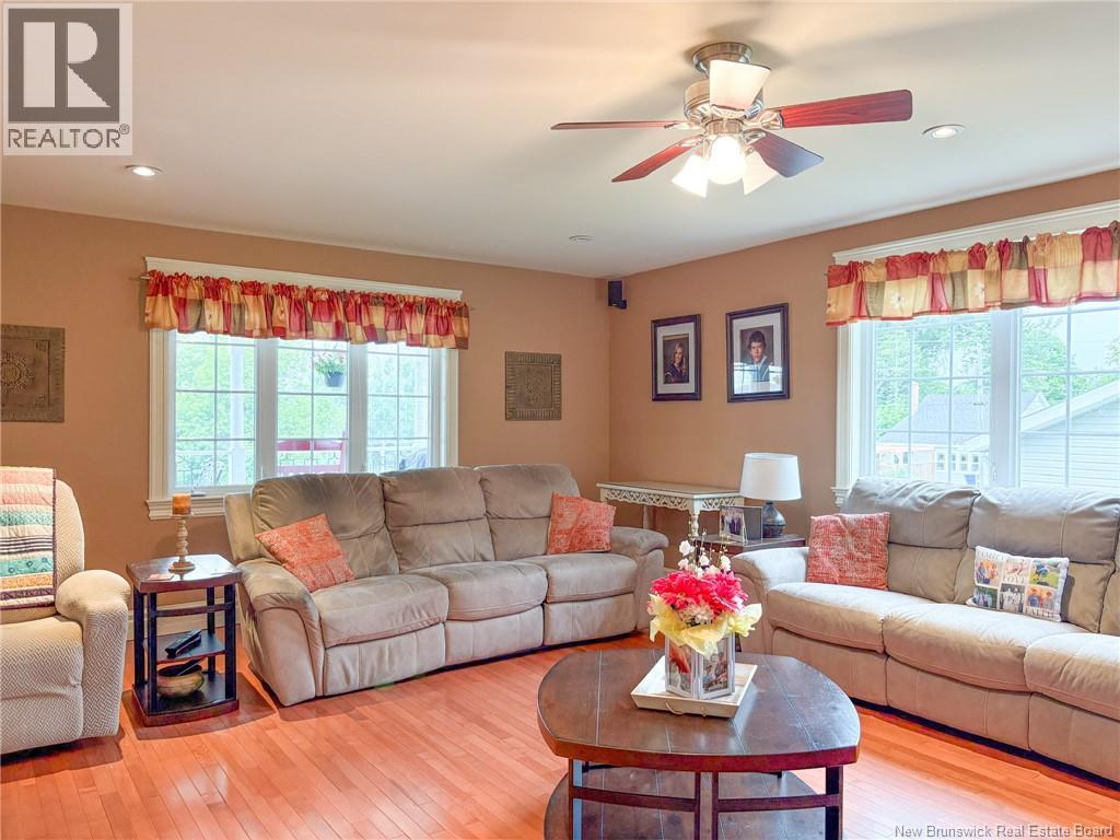 21 Hillcrest Avenue, Hartland, New Brunswick  E7P 1M7 - Photo 9 - NB133289