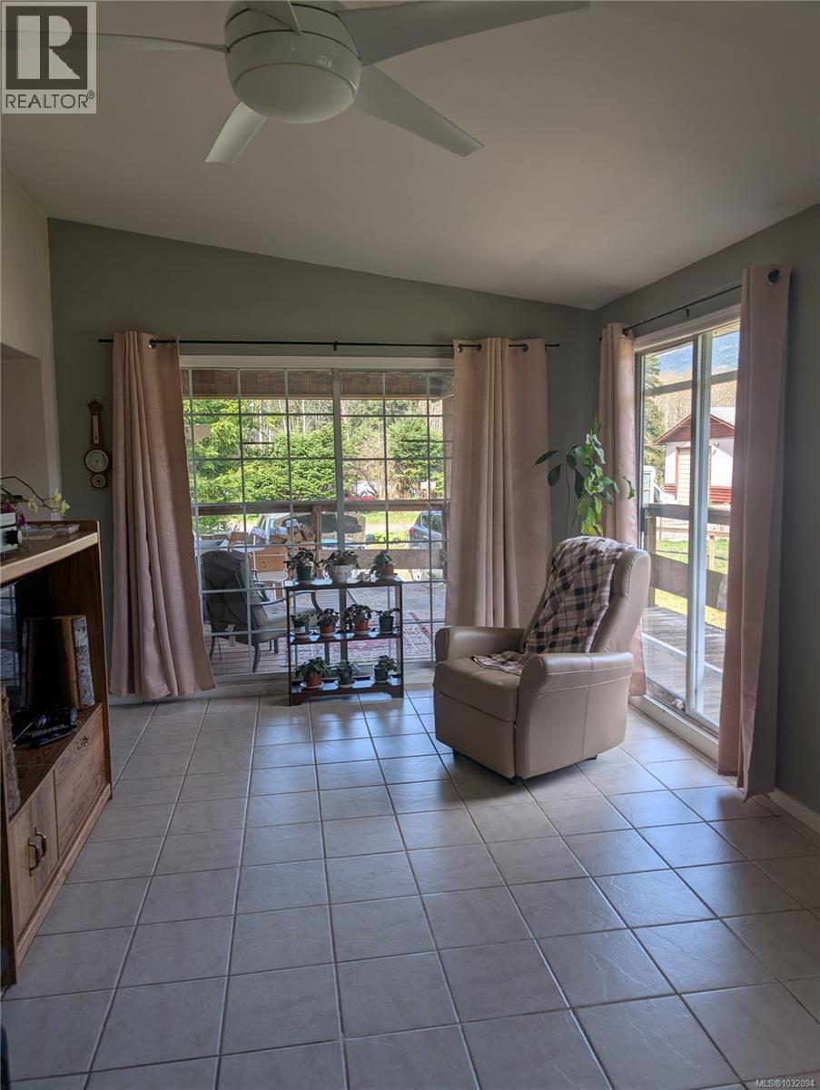 1430 Phye Pl, Sayward, British Columbia  V0N 1R0 - Photo 4 - 1032094