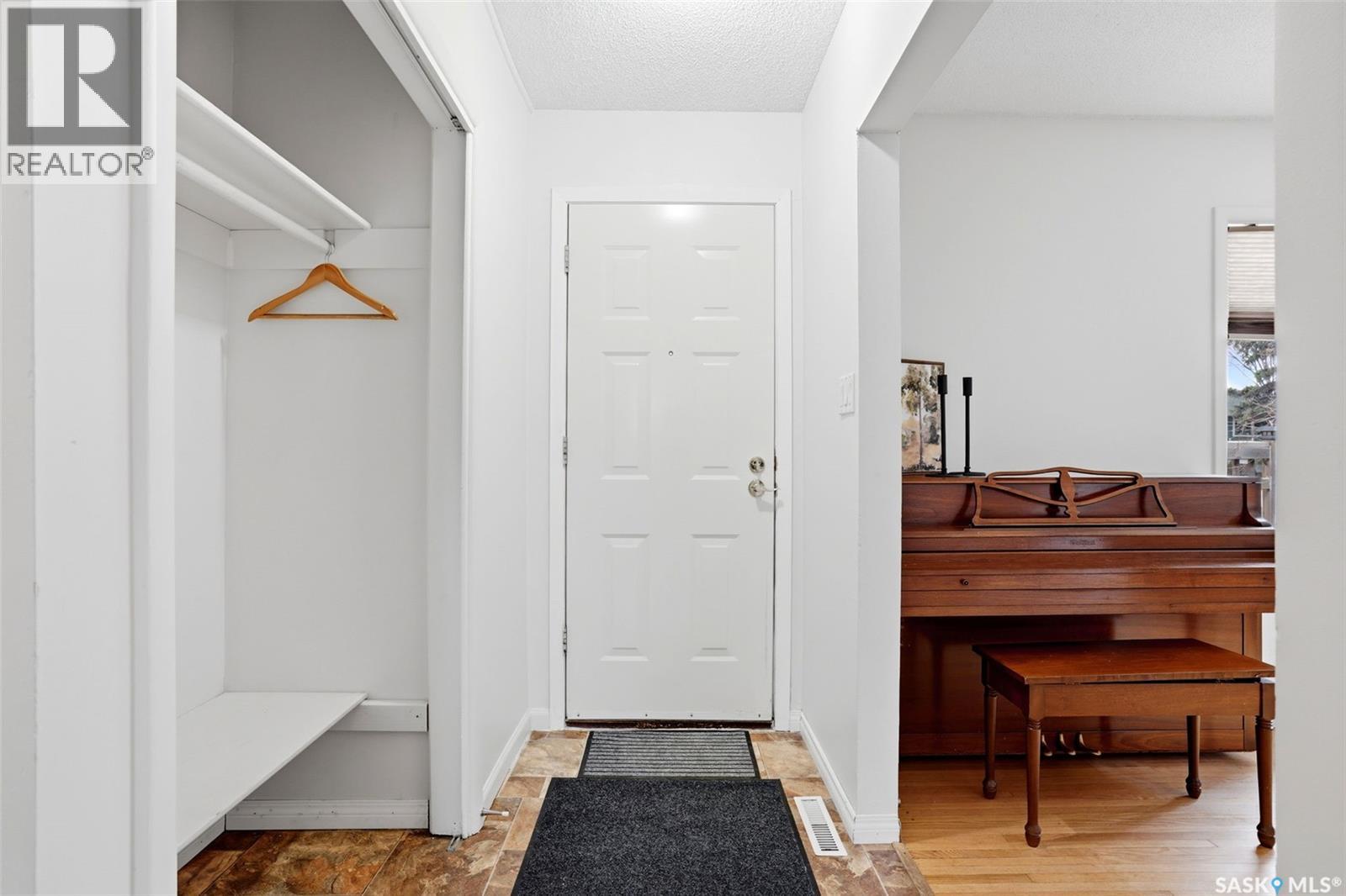 25 Knowles Crescent, Regina, Saskatchewan  S4S 4N9 - Photo 4 - SK032701