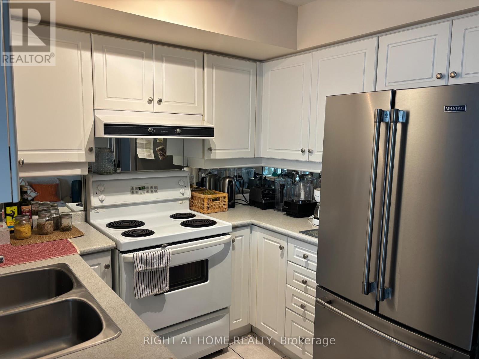 1614 - 8 Rean Drive, Toronto, Ontario  M2K 3B9 - Photo 8 - C12996006