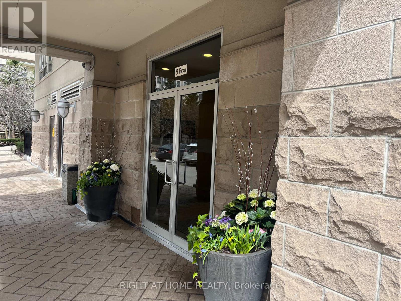 1614 - 8 Rean Drive, Toronto, Ontario  M2K 3B9 - Photo 2 - C12996006