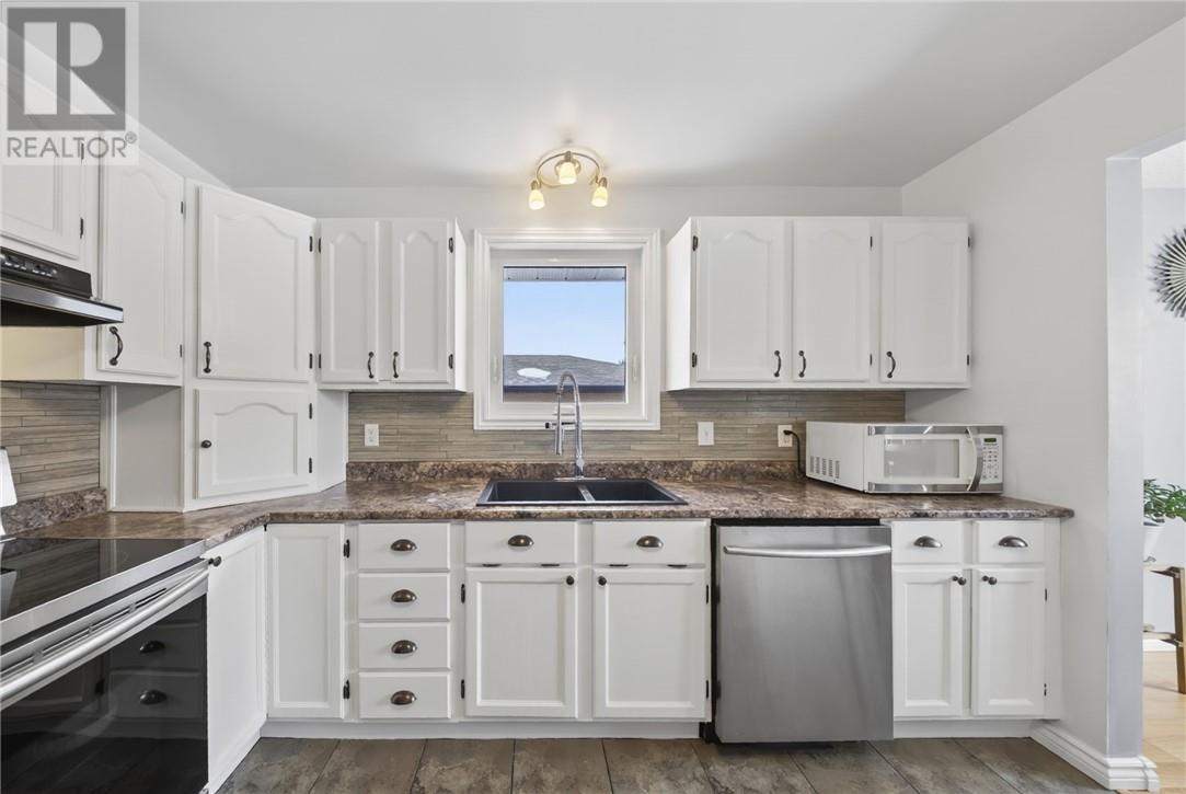 3915 Macmillan Drive, Val Caron, Ontario  P3N 1H9 - Photo 12 - 2127141